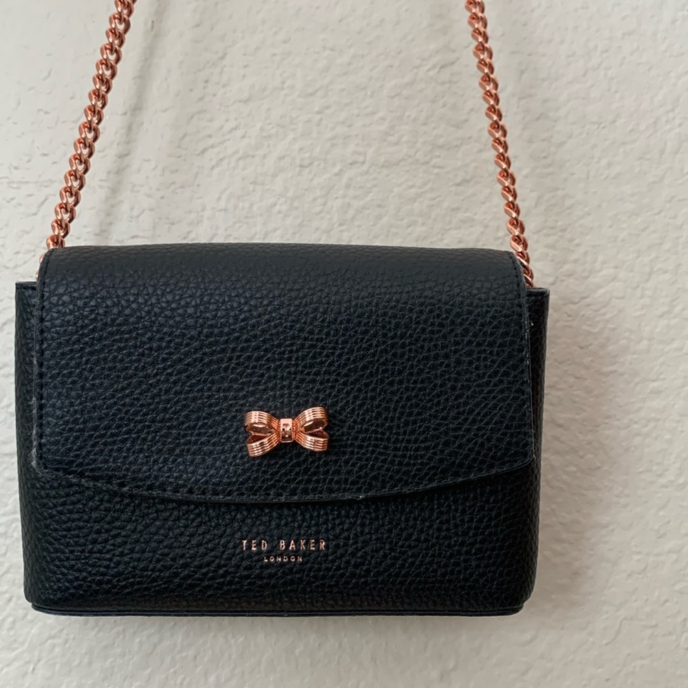 Ted Baker small black shoulder bag w chain handle in Rose Gold